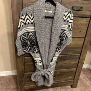 Super cozy Aztec print sweater layer